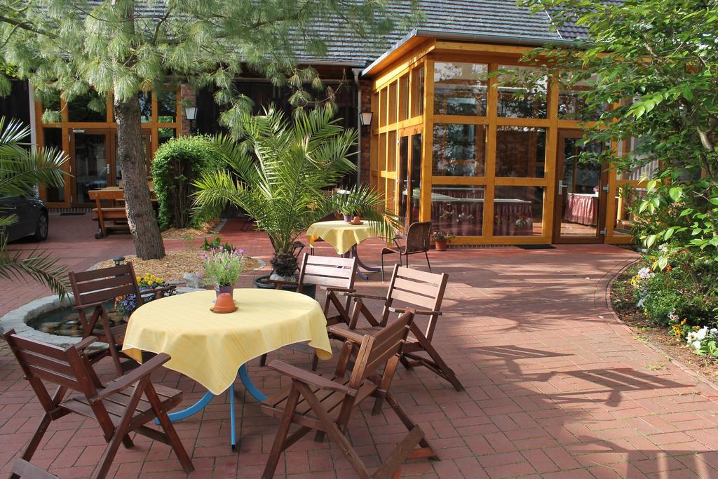 Landgasthof Simke Hotel Rietz Neuendorf Exterior photo